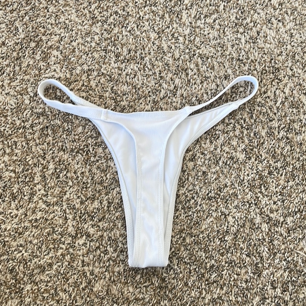 Ribbed bikini bottoms